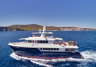 3D Yacht Charter in Santorini